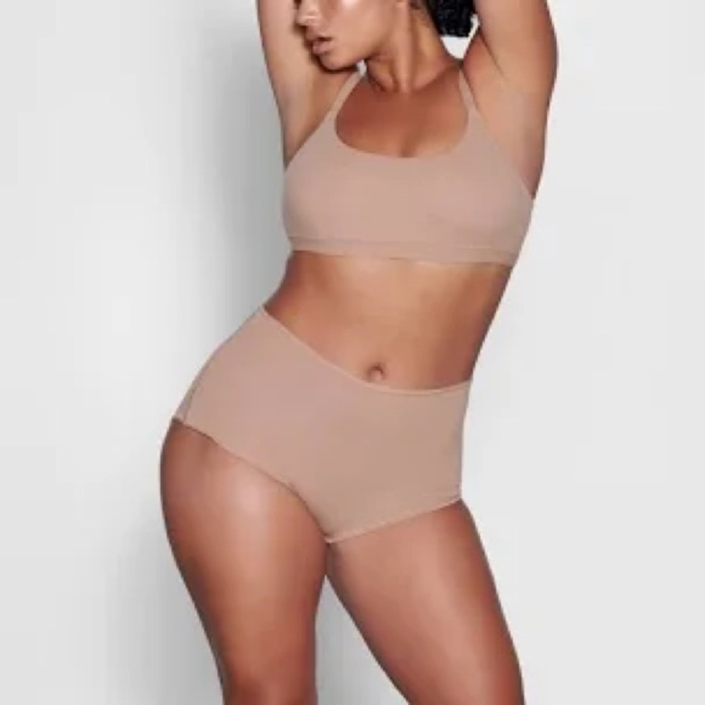 Skims fits everyone boy short-4x sienna